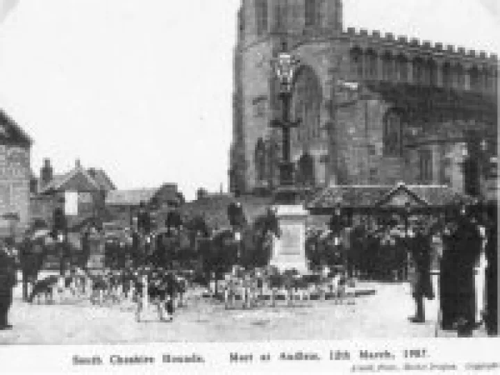 Hunt Assembling in the Square