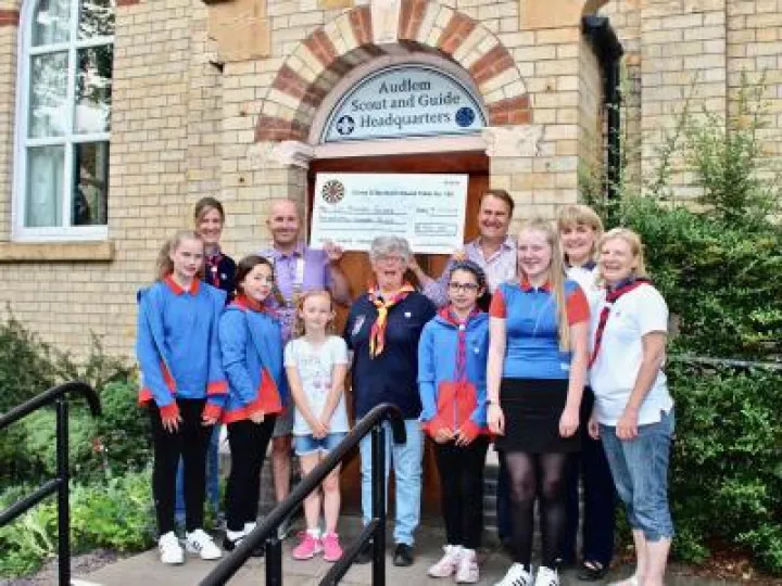Guides receive &pound;400 gift