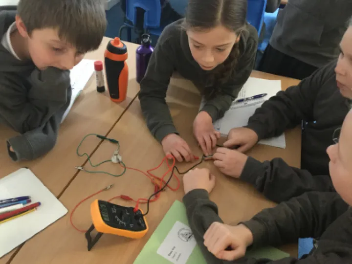 Measuring voltage