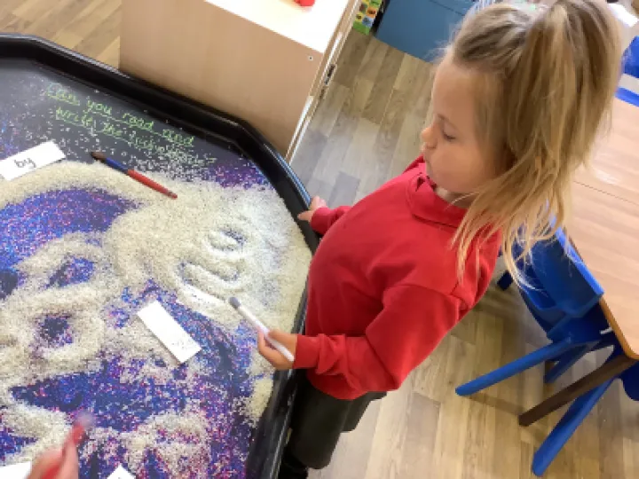 472C8C18-83DD-47EE-8818-7D9524FF70FF