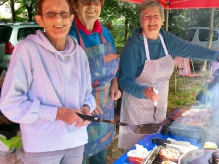 Apple pressing – Hot Dog? Burger?