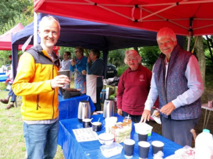 Apple Pressing &ndash; Coffee? Tea anyone?