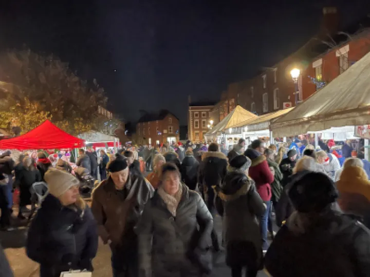 Christmas Market crowds 2