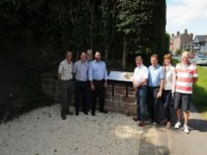 11525_450_tarvin_pinfold_group_01