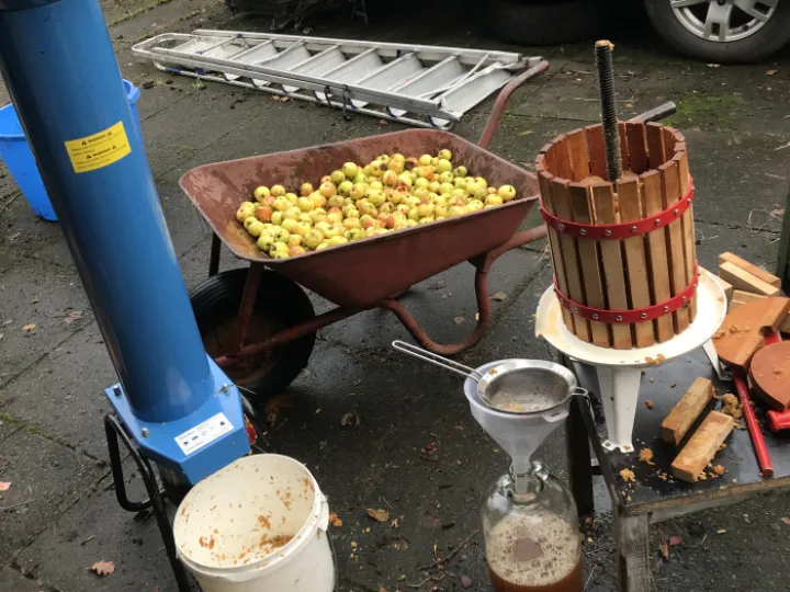 Apple Pressing