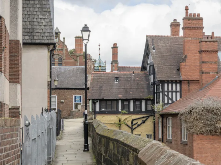 Chester City Walls &ndash; Close to Eastgate Clock