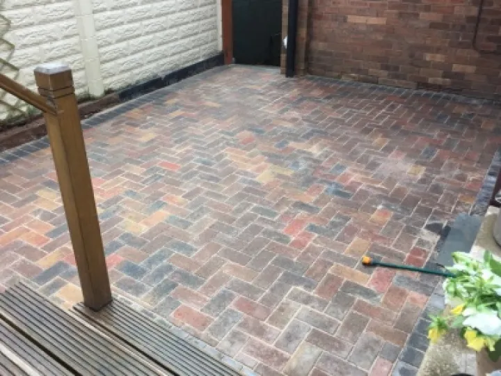 Surfacing block patio paving