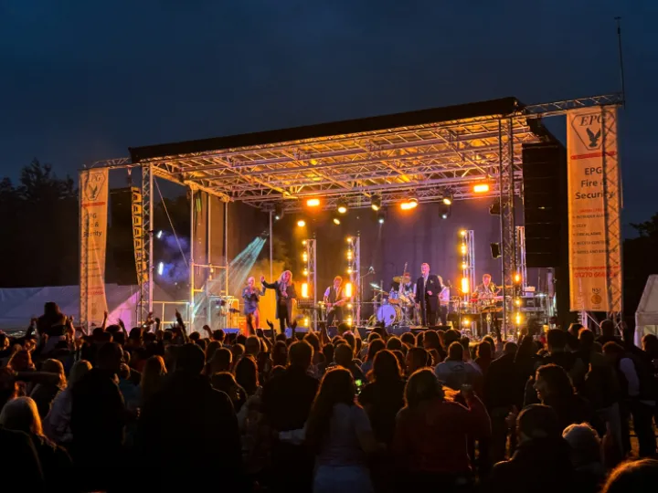 39 Calling Planet Earth 39  Perform On Stage  1  (