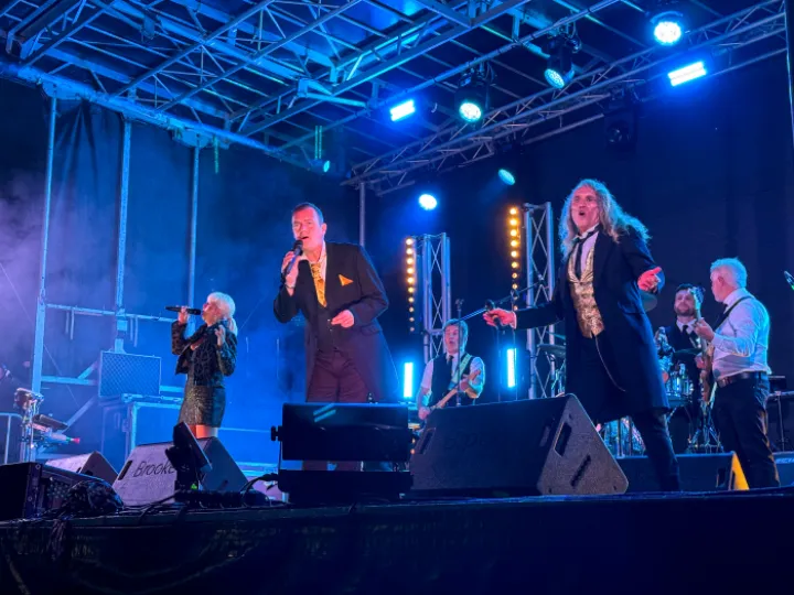 39 Calling Planet Earth 39  Perform On Stage  2  (