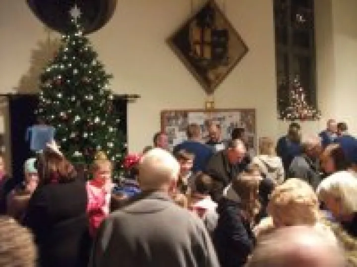 carols-round-the-tree-