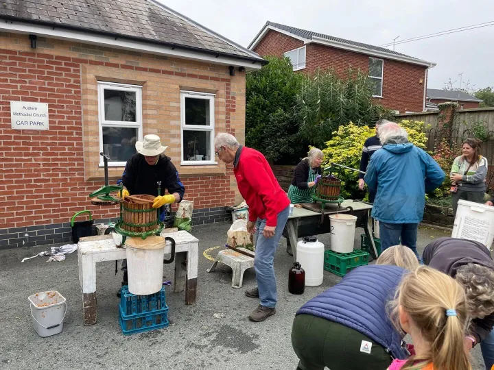 Apple Pressing 2025 2